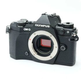 【中古】 《並品》 OLYMPUS OM-D E-M5 Mark II ボディ ブラック [ デジタルカメラ ]