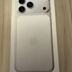 美品 Apple iPhone 17 Pro Max シルバー 本体