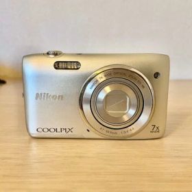 【中古】 Nikon デジタルカメラ COOLPIX S3500 光学7倍ズーム 有効画素数 2005万画素 クリスタルシルバー S3500SL