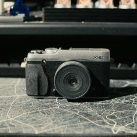 3/29まで限定価格 FUJI 富士フイルム X-E1 ボディ シルバー