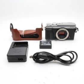 FUJIFILM X-E1 ボディ シルバー ミラーレス一眼レフカメラ 〔FUJIFILM X マウント〕