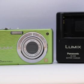 LUMIX DMC-FS7 グリーン 10メガピクセル バッテリーと充電器