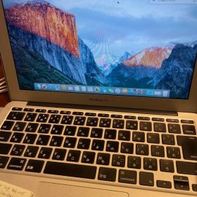 MacBook Air 11-inch Early 2015 本体と純正充電器