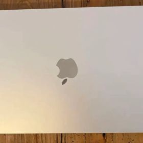 美品 期間限定販売 MacBook air M4 16GB 13インチ 2025
