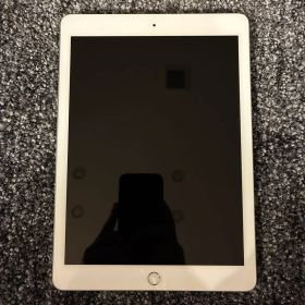 Apple iPad シルバー 本体（mr7g2j/a）