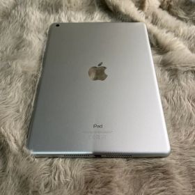 Apple iPad (第６世代) Wi-Fi 32GB シルバー