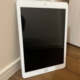 Apple iPad シルバー 第6世代
