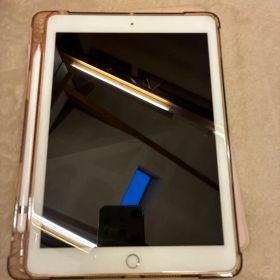 iPad 9.7インチ 第6世代 32GB ゴールド セルラーモデル