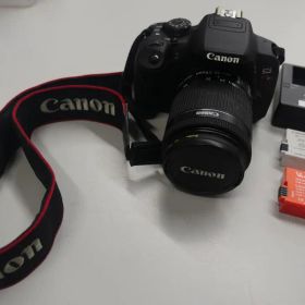 Canon EOS 700D Kiss X7i DSLR APS-C カメラ本体
