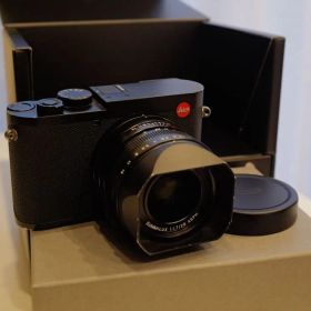 Leica Q2 純正サムレスト付き