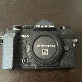 OM SYSTEM OM-5 ミラーレス一眼 BLS-50 2個、BCS-5付属