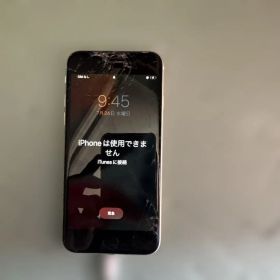 Apple iPhone SEブラック 本体