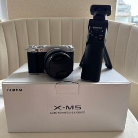 フジフイルム(富士フイルム)のFUJI FILM X-M5 ミラーレス一眼カメラ SILVER 三脚セット(ミラーレス一眼)