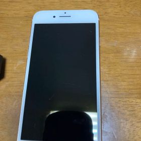 Apple iPhone 8 ゴールド 本体 キャリアdocomo