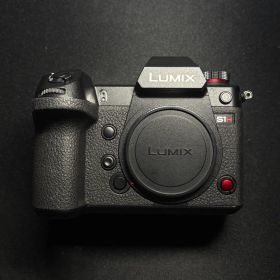 Panasonic LUMIX DC-S1H ボディ シャッター2414回
