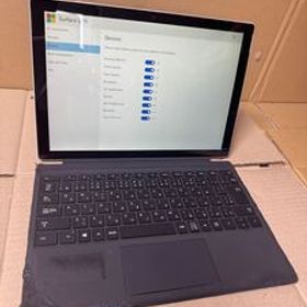 Microsoft Surface Pro 1796 256GB（CPU不明）通電、タッチとキーボードで反応する！本体とキーボード出品その他未確認ジャンク品部品取り
