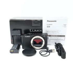 ストラップ付き！箱付きですが箱には切り取り箇所と傷があります。■ほぼ新品■ PANASONIC LUMIX DC-S9-K ボディ