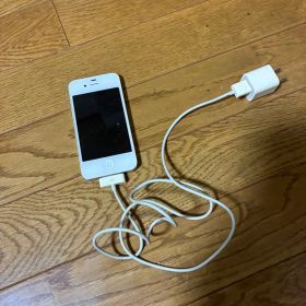 中古 ジャンクiPhone 4sホワイト 充電器付き