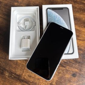 iPhone XR Black 128 GB au