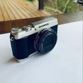 OLYMPUS オリンパス STYLUS SH-1 デジカメ レトロデザイン