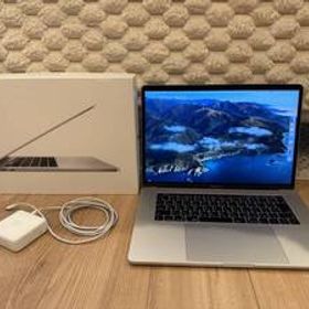 【美品中古品】Apple MacBook Pro 2017（15インチ, 2.8 GHz Intel Core i7, 16GB RAM, 250GB SSD）箱付き