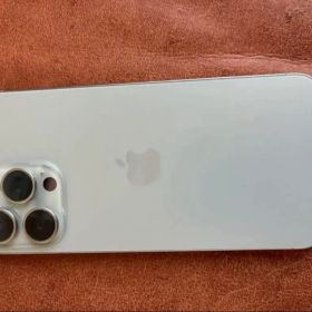 Apple iPhone 15 Pro 本体