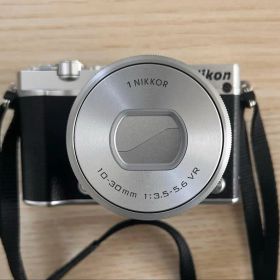 【極美品】Nikon 1 J5 シルバー 単焦点レンズ＋ズームレンズキット