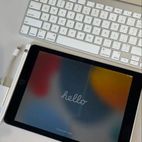 iPad Pro 9.7インチ（第1世代）Apple Pencil と キーボど