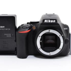 ★ショット数: 923回・極上品★ Nikon D3500 ボディ#1356