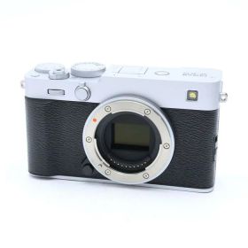 【中古】 《美品》 FUJIFILM X-E5 ボディ シルバー 【ストラップ取付部部品交換/各部点検済】 [ デジタルカメラ ]