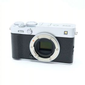 【中古】 《美品》 FUJIFILM X-E5 ボディ シルバー 【ストラップ取付部部品交換/各部点検済】 [ デジタルカメラ ]