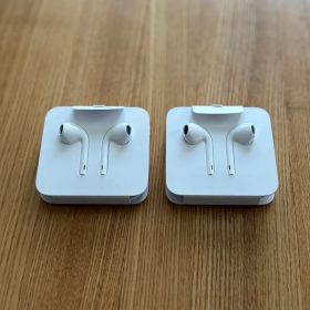 Apple EarPods Lightningコネクタ 2つ