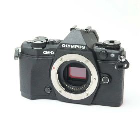 【中古】 《良品》 OLYMPUS OM-D E-M5 Mark II ボディ ブラック 【ファインダー内清掃/電池蓋底カバー部品交換/各部点検済】 [ デジタルカメラ ]
