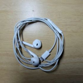 Apple EarPods Lightning接続 ホワイト
