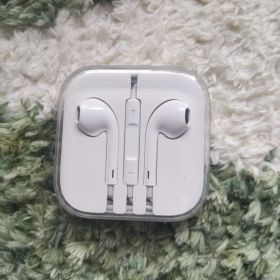 Apple EarPods ケース付き ホワイト