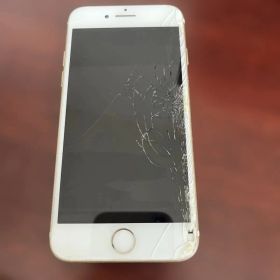 iPhone SEゴールド 画面ひび割れあり