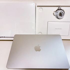 MacBook Air M2（2022）13.6インチ シルバー
