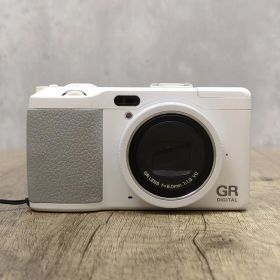 RICOH GR IV 中古 44,200円 | ネット最安値の価格比較 プライスランク
