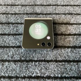 145 Galaxy ZFlip5 256GB SIMフリー 国内版