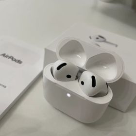 【極美品】Apple AirPods 4（ノイズキャンセリング非搭載モデル）