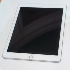 iPad 第6世代 32GB シルバー Wi-Fiモデル【中古】