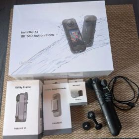 Insta360 X5 エッセンシャル Essentials Bundle