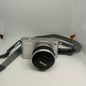 Nikon 1 J1 シルバー コンパクトデジタルカメラ レンズ不良品です
