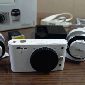 Nikon 1 J1 ダブルレンズキット ホワイト 美品 付属品多数 動作確認済