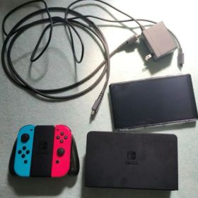 美品 Nintendo Switch 有機EL 本体 + 充電器 + ケース