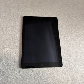 美品 iPad 第5世代 32GB スペースグレイ Wi-Fiモデル A1822
