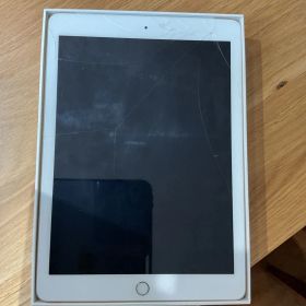 iPad (第5世代) ホワイト 9.7インチ