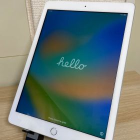 @ 【中古品】iPad 第5世代 au 32GB シルバー 3729