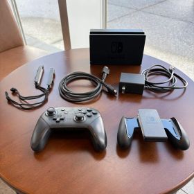 【美品・プロコン・ケース付き】Nintendo Switch 本体 (グレー)