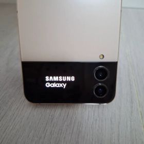 Galaxy Z Flip4 docomo ピンクゴールド 本体